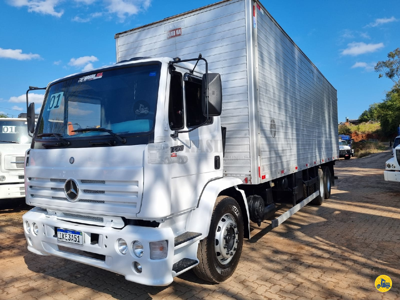 CAMINHAO MERCEDES-BENZ MB 1720 Baú Furgão Truck 6x2 Brasil Sul Caminhões PORTAO RIO GRANDE DO SUL RS